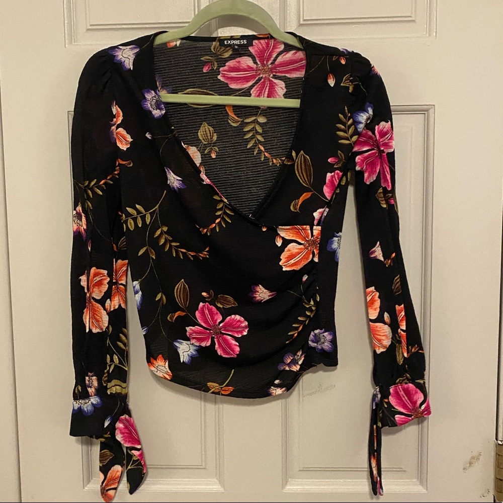 Women’s Express floral top size xs
